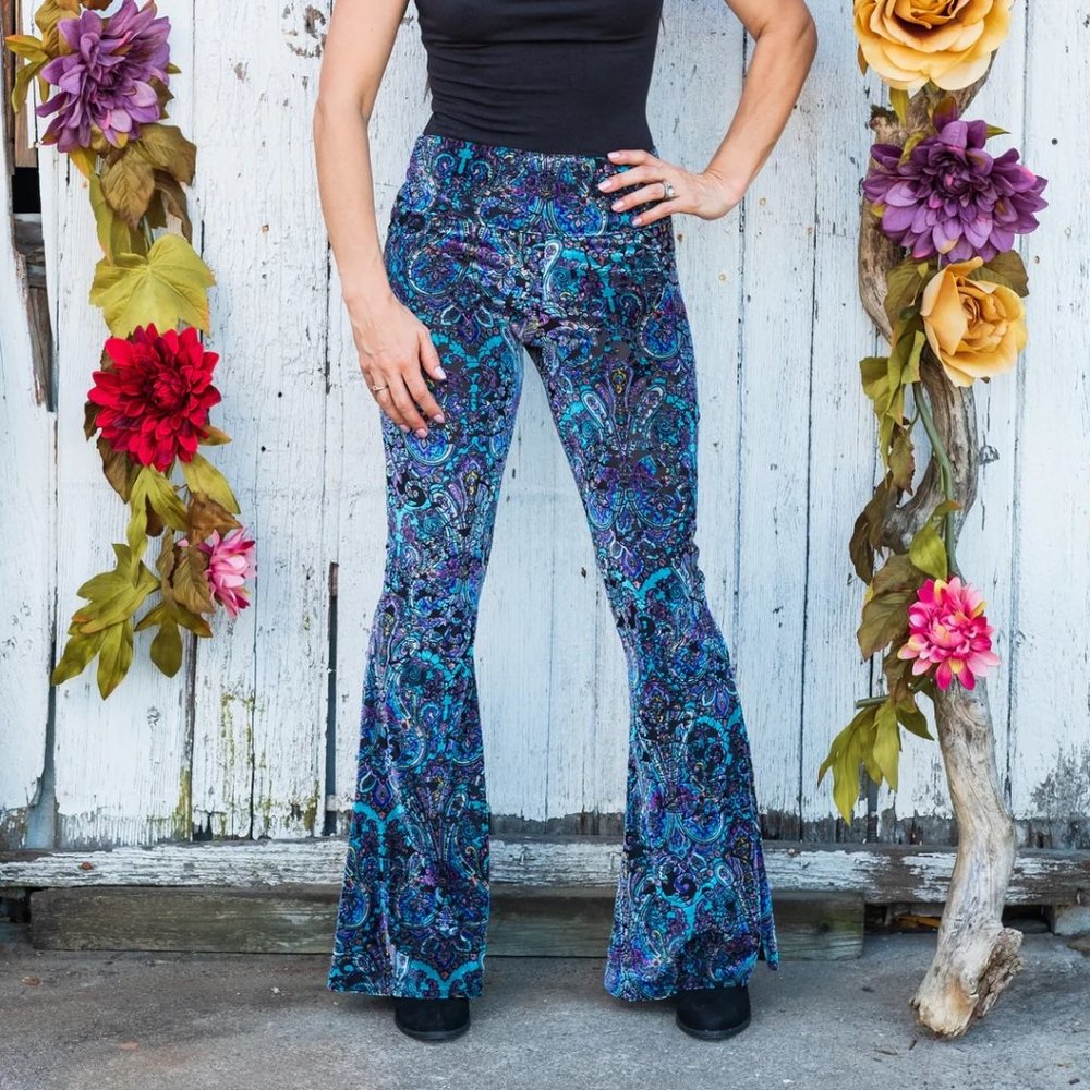NEW - 3X - Warrior Within Purple Paisley Burnout Velvet Slim Bells Plus size 20